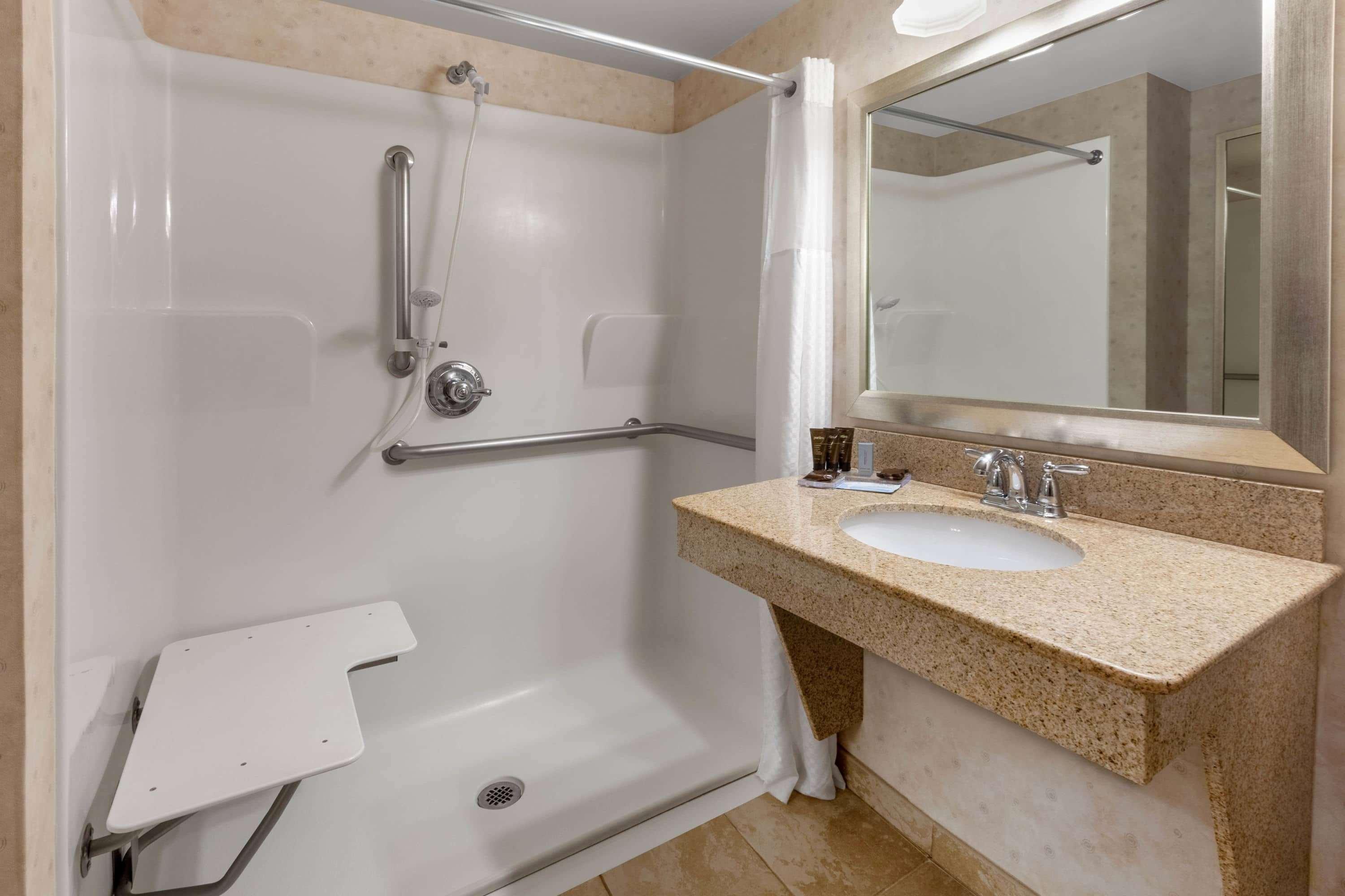 Wingate By Wyndham Erie Hotel Ngoại thất bức ảnh